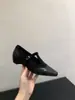 Sapatos Mary Jane femininos retrô de camurça em retalhos com salto oculto, adequados para a primavera e o outono de 2025, estilo francês, perfeitos com vestidos para looks de noite
