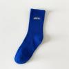 Calcetines bordados en blanco y negro para hombre y mujer, de longitud media, estilo japonés, con diseño de montaña nevada, para parejas, azules y combinables.
