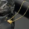 Colar Transfronteiriço Novo Estilo High-End Letra m Titânio Inoxidável Moda Fashionável Tendência Luxo Leve Venda Quente Design Osso de Cobra