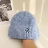Gorro de Lana Cálido de Moda con Letra Bordada para Mujer Invierno Versátil Informal Gorro de Punto a Crochet a Prueba de Frío a Prueba de Viento Gorro de Poner Gorro Frío