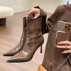 Botas de Tornozelo Pontudas Retrô Europeias e Americanas para Crianças 2024 Novas Elegantes Salto Alto Couro Envernizado Botas Finas Tamanho Grande Marrom Escuro