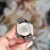 Reloj de nicho para damas de Internet rojo Europa y Estados Unidos personalidad oso impermeable cuarzo reloj para parejas reloj de estudiante una generación de cabello