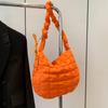 Bolsa Transversal de Ombro Feminina Estilo Coreano Moda Bolsa Bolinho Grande Capacidade Roupas Acolchoadas com Algodão Saco para Axila Bolsa Plissada Nuvem