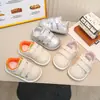Zapatos de Entrenamiento Alemanes Suaves para Niños 2026 Estilo Nuevo Primavera y Otoño Moda Versátil Casual para Niños Zapatos para Caminar Estilo Ballet para Niñas