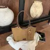 Bolsa de Terciopelo Retro para Pan de Nicho para Mujer 2026 Nuevo Estilo Moda Simple Popular para el Trabajo Bolsa Tote Gran Capacidad Bolso de Hombro Único