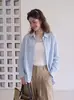 Camisa de proteção solar azul listrada estilo francês para mulheres, estilo verão old money, camisa casual solta para férias na praia, top leve