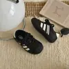 Zapatillas infantiles con puntera de concha 2026 otoño nuevo modelo zapatillas de skate para niños suela blanda estilo coreano zapatillas para bebé zapatillas casuales para niñas
