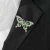 Broche Borboleta Cristal Esmeralda Diamante Super Flash Retrô Francês Entrada Luxo Moda Terno Corsage Acessórios de Luz Anti-corrida