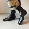 Botas curtas de bico quadrado com temperamento estilo quente salto grosso 2026 Outono/Inverno botas afinadoras de salto escondido botas femininas quentes retro francesas