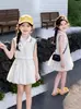 Conjunto Infantil Verão 2026 Novo Estilo Estilo Academia Top Sem Manga Gola Polo Saia Plissada Estilosa Crianças de Meia-idade e Grandes Roupas de Verão