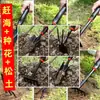 Pequenas ferramentas de jardinagem para plantar flores e vegetais, incluindo uma pá de mão, uma enxada, um ancinho, uma pequena ferramenta de capina e uma pequena pá - um conjunto de três peças para plantio em pequena escala