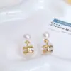 Aretes Franceses de Perla con Letra para Mujer, Temperamento, Socialité, Aretes Pequeños Estilo Chanel, Diseño Retro Único, Aretes Pequeños para Cara