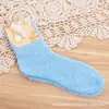 Calcetines de terciopelo de coral de color liso Joker para otoño e invierno, calcetines gruesos para dormir para mujer, calcetines de medio terciopelo, calcetines de tubo para el suelo, venta al por mayor transfronteriza