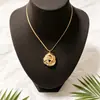 Conjunto de Joias de Ouro Torcido Popular Transfronteiriço Europeu e Americano para Mulheres, Estilo Old Money, Luxo Leve, Versátil para Trabalho, Namoro e Presente Colar