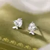 Pendientes de botón de mariposa y corazón de lujo ligero de moda para mujer con circonita microincrustada, un regalo simple, versátil y elegante para mejores amigas