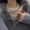 Colar de pérolas com gota d'água de zircônia azul, design de nicho, colar de alto sentido, todos os brincos de corrente de clavícula para namorada