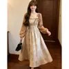 Atuendo de estilo lindo 2026 verano, diseño falso de dos piezas, único y no de moda, vestido floral retro de talla grande para la hora del té