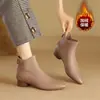 202 Botas Curtas de Couro Macio Cor Nude para Outono e Inverno Bico Fino Salto Grosso Couro Macio Botas Individuais Retro Francês Forradas com Lã Botas Curtas de Algodão para Mulheres