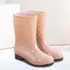 Botas de lluvia Mujer Media pantorrilla Cuatro estaciones botas de lluvia de trabajo algodón cálido cocina base gruesa resistente al desgaste botas de agua antideslizantes zapatos de agua mujer