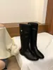 Botas de motocicleta negras de caña alta con tacón grueso y pierna recta para mujer, colección otoño/invierno 2025, efecto adelgazante, con tacón oculto para mayor altura, botas de montar versátiles, botas altas