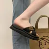 Nuevas sandalias de plataforma versátiles de moda para mujer, para la playa, para el verano, para exteriores, sandalias de meter ins2026 de moda con plataforma gruesa