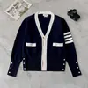 Cardigan de Punto Tb Otoño e Invierno Mangas Bloque de Color Nuevas Cuatro Rayas Cuello en V Estilo Hada Ligeramente Entallado Chaquetas para Hombre y Mujer