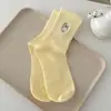 Meias Femininas Zhuji Meias de Cano Médio Primavera Outono Inverno Tendência Urso Cachorro Listradas Meias Femininas Preto e Branco Versátil Casual Tendência