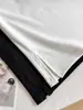 Camiseta Branca de Manga Longa para Mulheres, Feita de Algodão Lyocell, Corte Solto com Fendas Laterais, Super Estilosa, Peça Básica de Verão que Cobre os Quadris