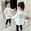 Nova Camiseta de Algodão de Manga Longa para Meninas Primavera/Outono, Blusa Casual Solta com Desenho para Crianças de Média/Maior Porte, Camiseta Básica de Gola Redonda Infantil