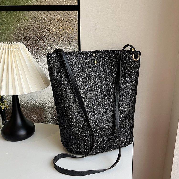 编织包女包新款潮2024夏草编简约百搭小清新水桶包个性单肩斜