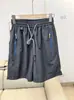 Homens e mulheres com sete cores nos shorts de trabalho ao ar livre para casais 7534