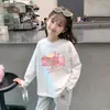 Camiseta base estilosa de algodão puro para bebê menina, com estampa de desenho animado da moda, nova camiseta de manga comprida para primavera e outono para meninas, roupa de outono