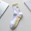 Calcetines de Yoga Frutal Otoño e Invierno Antideslizantes Profesionales para Mujer Nuevos de Entrenamiento Pilates Deportes de Interior de Caña Media con Pantalones de Tiburón
