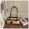 Bolso pequeño elegante de alta calidad para mujer, nuevo modelo 2026, bolso versátil de hombro y axila, diseño de nicho francés tipo almohada