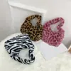 Bolso de Hombro Bajo el Brazo Nuevo Estilo Otoño e Invierno 2024 Bolso Bandolera, Bolso Femenino de Moda Sexy con Estampado de Leopardo, Bolso de Felpa Estilo Girly
