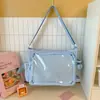 Bolsa ita 2D transparente con estampado integral de estrellas de purpurina azul claro para estudiantes y chicas suaves, bolso de hombro versátil para salidas y convenciones de anime