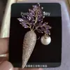 Broche de alta qualidade em formato de cenoura com zircônia, corsage para casaco, simples, versátil, pin de moda para roupas, atacado