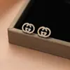 Pendientes Dorados con Baño de Oro y Diamantes Completos Estilo Chanel para Mujer, Pendientes Sencillos y Elegantes de Nicho, Accesorios para Orejas de Lujo Juvenil 2025 Más Vendidos