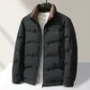 Chaqueta de plumón para hombre 2026 Otoño/Invierno Bloque de color Cuello alto Versión con cremallera Juvenil Ligera Cálida 90% Plumón de pato blanco Abrigo casual