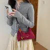 Bolsa de camurça vintage para mulheres, nova bolsa de ombro da moda 2026, bolsa transversal de ombro retrô estilosa de nicho
