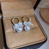 Pendientes de flores con gotas de aceite blanco y aguja de plata, elegantes y nuevos, de Corea del Sur, ligeros, lujosos y de alta calidad.
