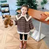 Chaqueta de Felpa Estilo Francés para Niñas Otoño/Invierno 2026 Nuevo Estilo Top Cuadros Grueso con Estilo para Niños Ropa de Invierno para Bebés