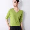 Atacado transfronteiriço, blusa de tricô feminina de manga curta com decote V sem costura de alta qualidade, plus size, adequada para primavera e outono, camada interna quente, manga curta