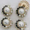 En stock al por mayor metal borde de flor irregular Borde de diamante Borde asimétrico creativo Estilo Chanel botón hebilla decorativa de moda