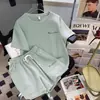 Conjunto Esportivo Casual para Corrida Feminino Verão Estilo Coreano Solto Branco e Estiloso Manga Curta Shorts Conjunto de Duas Peças Estudante Tendência