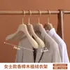 Cabide adulto sem pintura suporte para roupas antiderrapante sem marca cabide de roupas logo em flocado cabide de madeira de cânfora fabricante atacado
