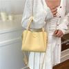 Bolsos de Mano para Mujer 2025 Nuevo Estilo Nicho Bolsos Tipo Cubo para Ropa de Trabajo Versátiles Bolsos Bandolera de Hombro Bolsos Populares para Mujer