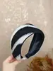Nova Faixa de Lã Larga de Inverno de Alta Qualidade, Design de Coroa Alta, Estilo Casual para Sair, Acessório de Cabelo Vintage e Elegante Estilo Chanel