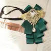 Banquete de Bodas para Hombre de Gama Alta Estilo Británico Lazo Flor de Pedrería Cuello Florido Corbata de Lazo Traje Formal Cuello Flotante Profesional Flor
