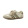 Zapatos casuales de estilo coreano de color block nuevos, ligeros, cómodos, versátiles, zapatillas de entrenamiento alemanas de suela plana 2026, zapatillas con cordones de suela blanda para estudiantes